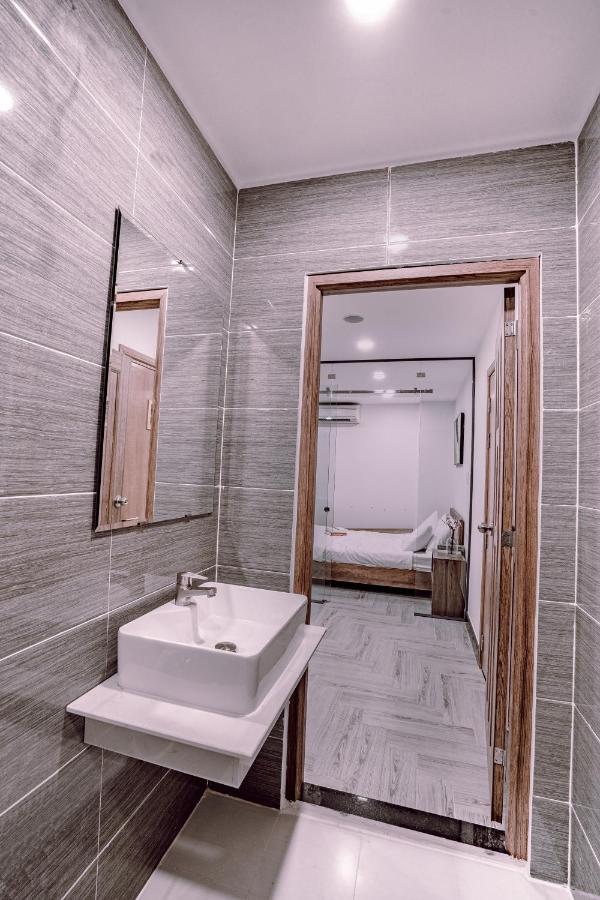 Mint Hotel Bui Vien Q1 Хошимин Экстерьер фото